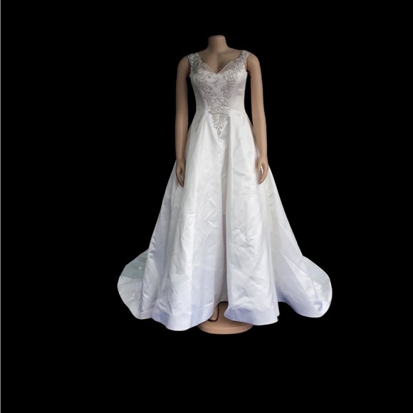 Eva Wedding Dress - Picture 1 of 7